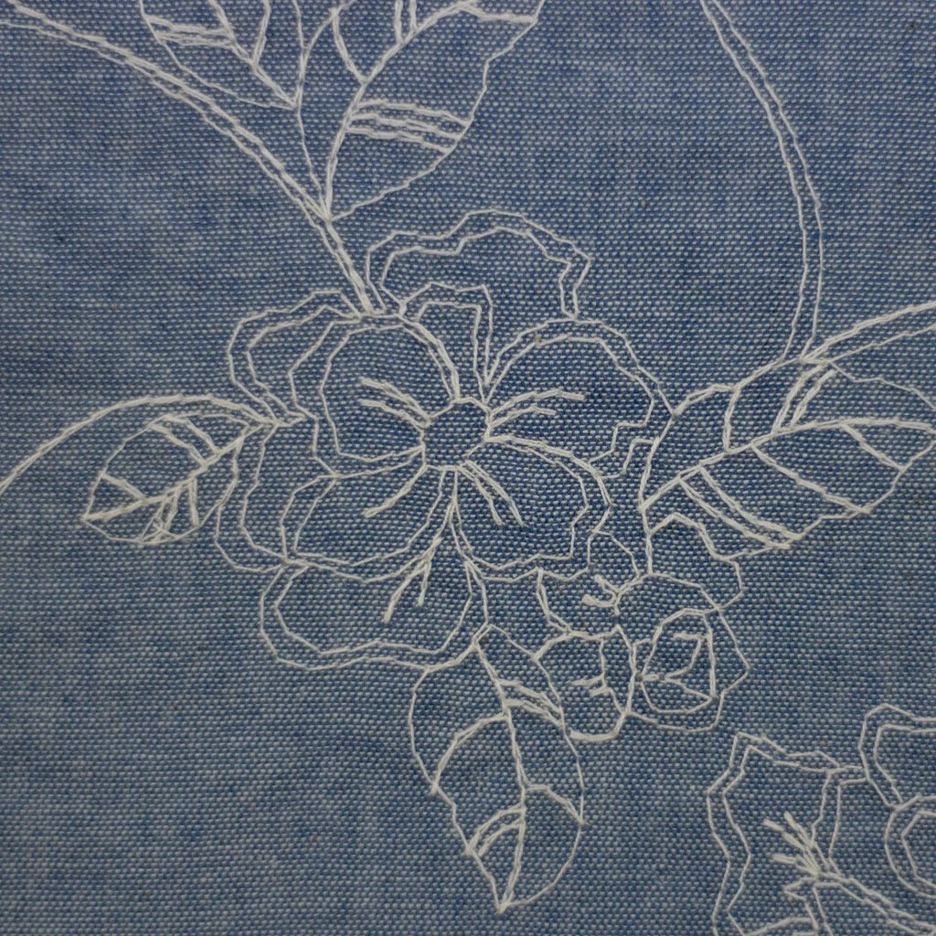 Baumwolle Jeansstoff - Hellblau mit Stickerei (Meterware ab 0.50m)