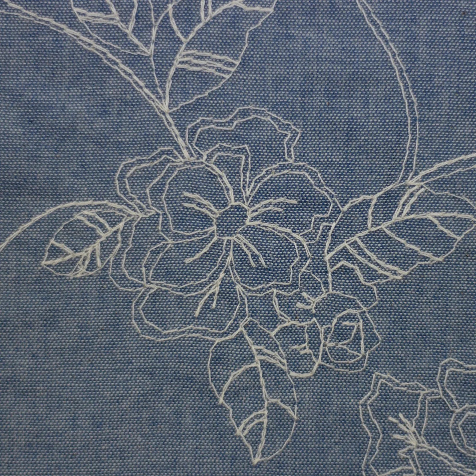 Baumwolle Jeansstoff - Hellblau mit Stickerei (Meterware ab 0.50m)