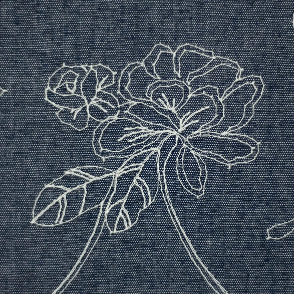 Baumwolle Jeansstoff - Dunkelblau mit Stickerei (Meterware ab 0.50m)