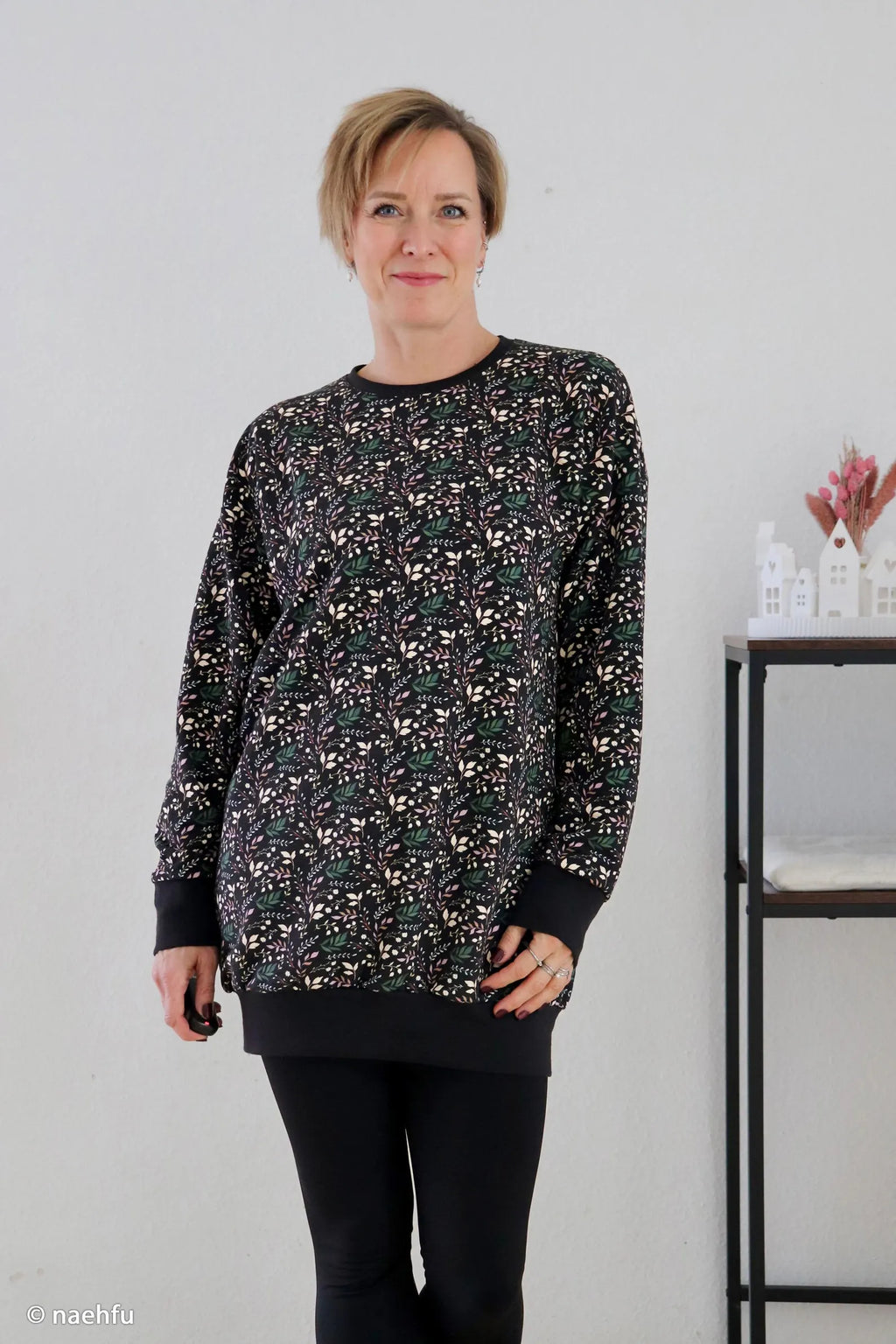 Modal French Terry - Frida Flowers (Meterware ab 0.5m)