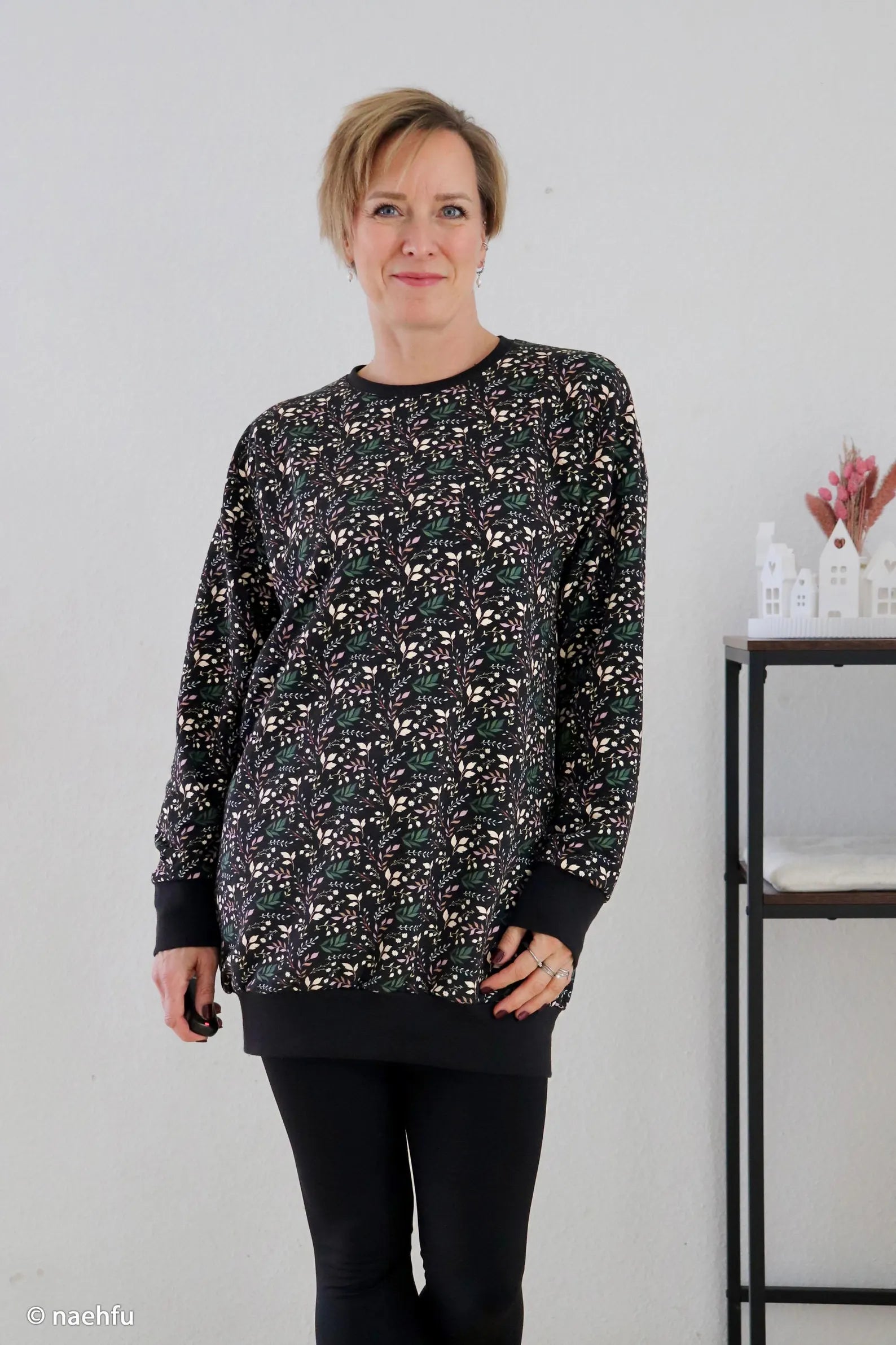 Modal French Terry - Frida Flowers (Meterware ab 0.5m)