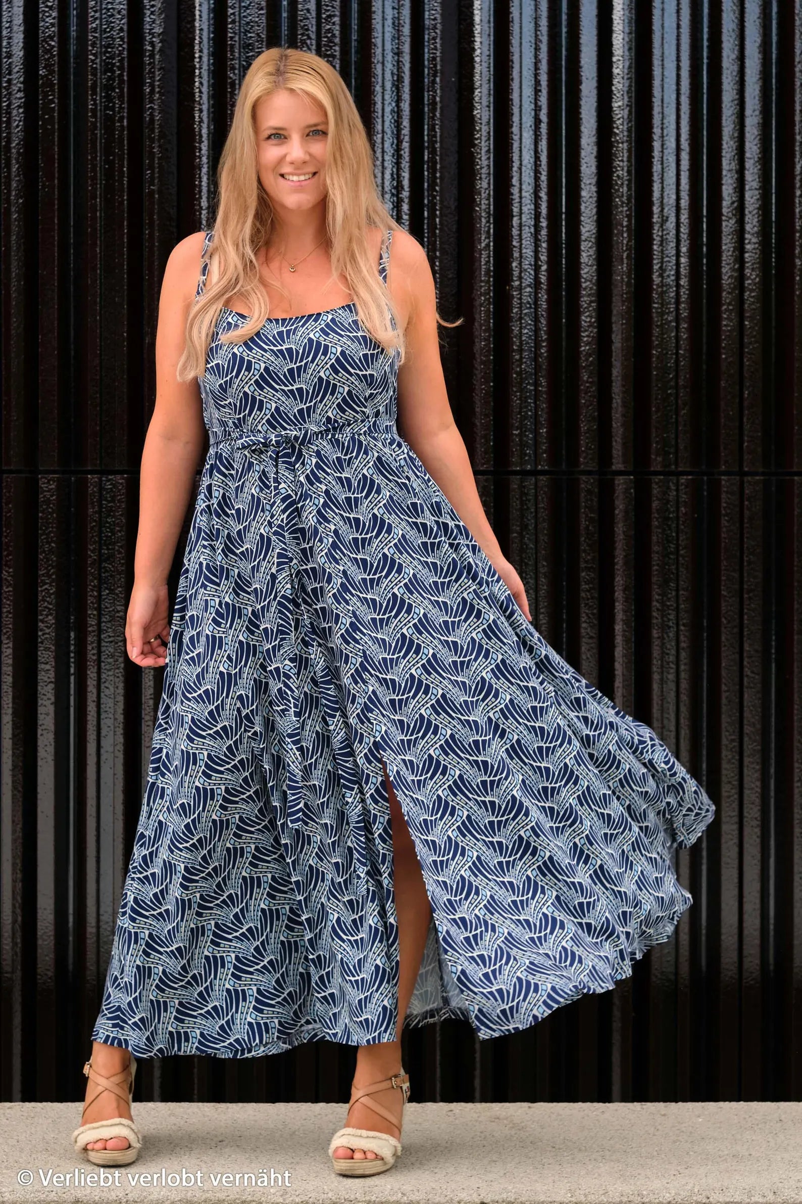 Viskose Webware - Vienna Coral by Bienvenido - Blau  (Meterware ab 0.50m)